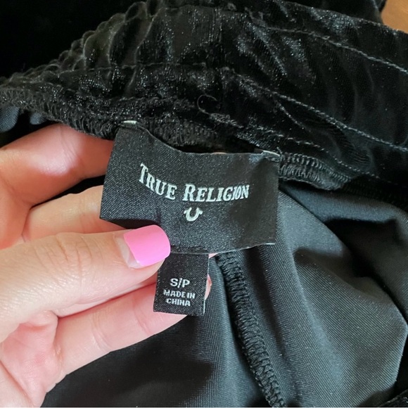 True Religion velour track suit black size small
Set top and bottom - Picture 5 of 5